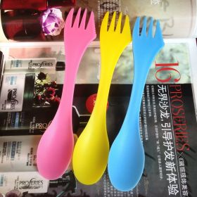 Multifunctional Creative Tableware Outdoor Portable Spoon (Option: Random)